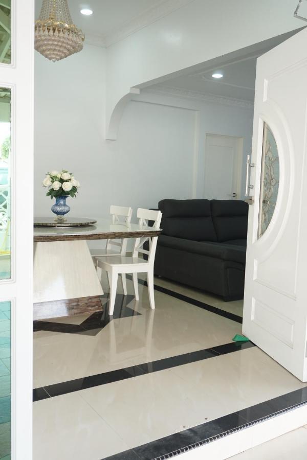 Beit Azzahra Private Pool Villa At Pantai Batu Hitam Kuantan Exteriér fotografie